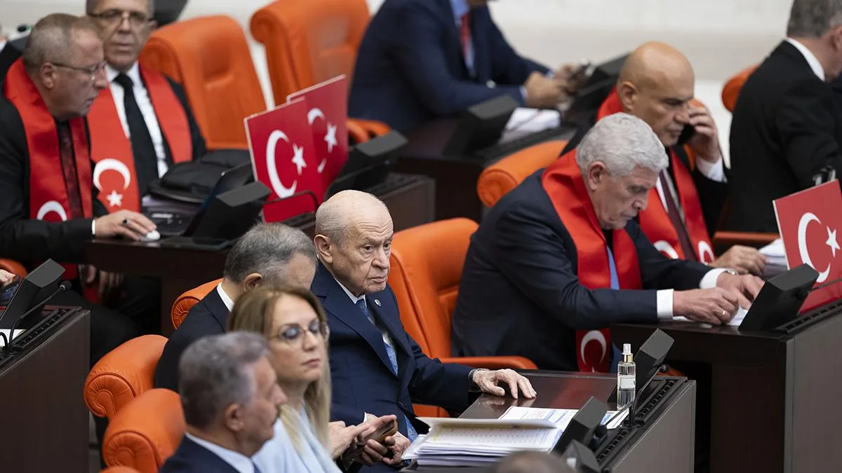 Meclis’te Soğuk Rüzgarlar: Tokalaşma Yok!