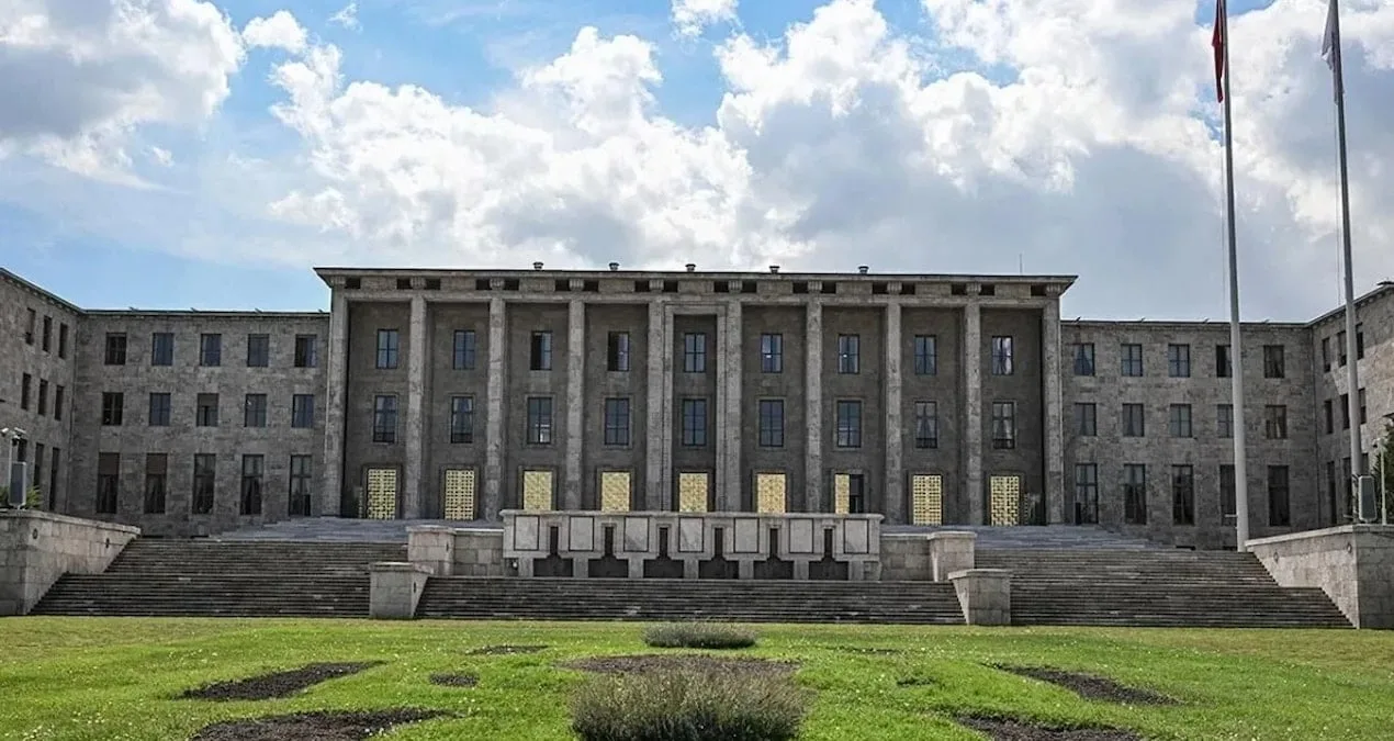 Meclis’te Taciz İddiası: Genç Kızın Yürek Burkan Hikayesi