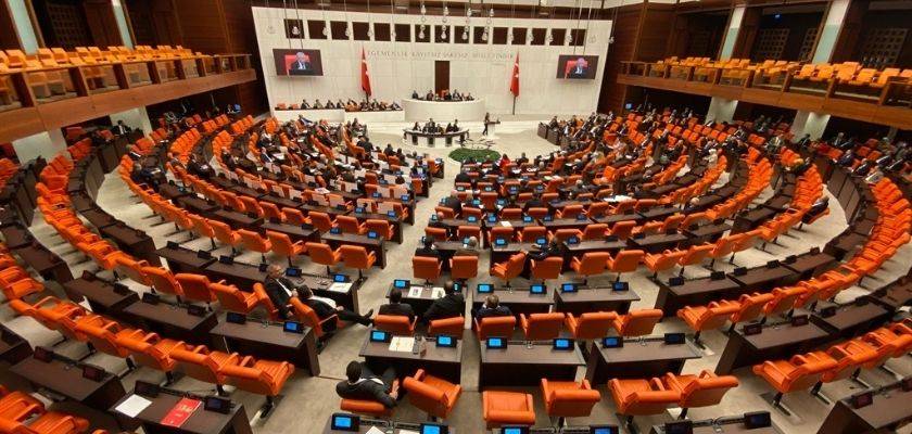 Meclis’te Yılın İlk Gündemi: Trafik ve Sosyal Medya!