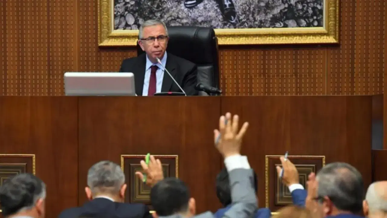 Mecliste CHP’den Peş Peşe İstifalar!