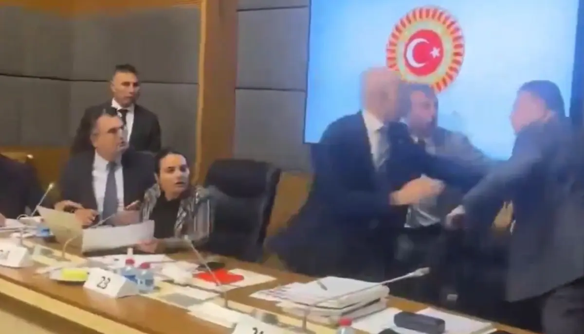 Komisyonda pislik gerilimi! Masaya vurup, üzerine yürüdü 4