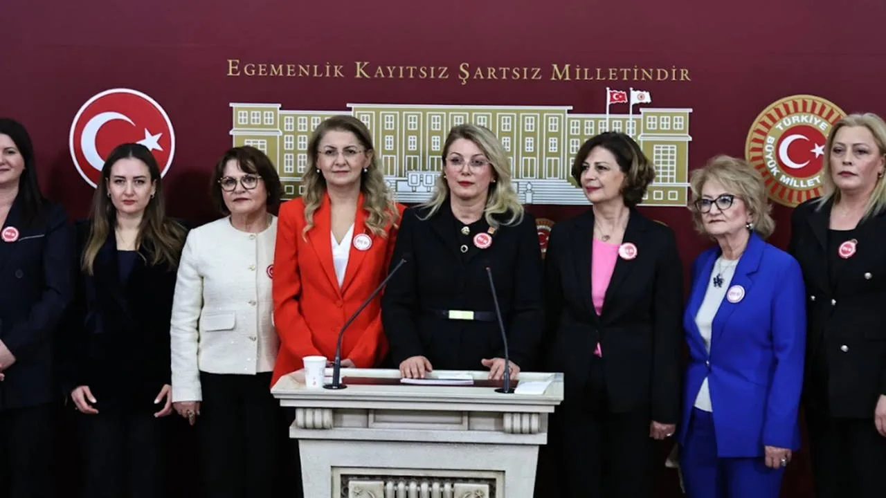 Medeni Kanun: Kadın Hakları İçin Tehdit Alarmı!