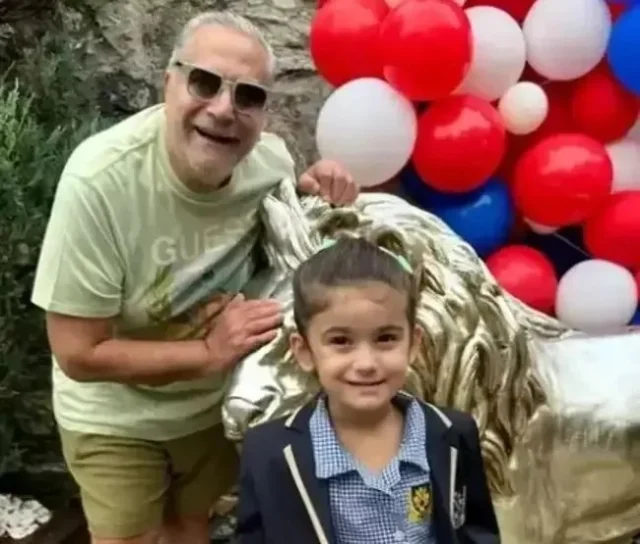 Mehmet Ali Erbil’in Torunu ile Eğlenceli Anları Sosyal Medyada Paylaşıldı!