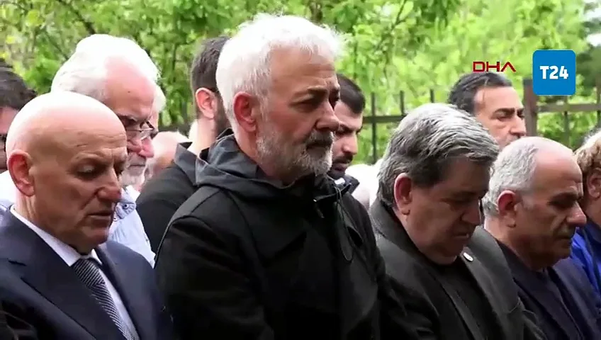 Mehmet Aslantuğ, Annnesini Son Yolculuğuna Uğurladı