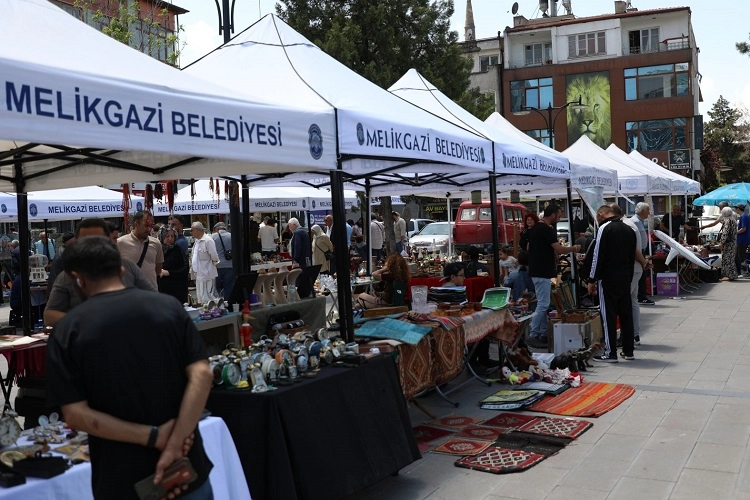 Melikgazi Antika Pazarı’na Büyük İlgi!