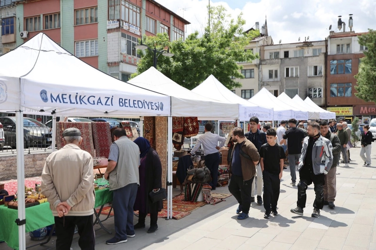 Melikgazi Antika Pazarı’na Yoğun İlgi!
