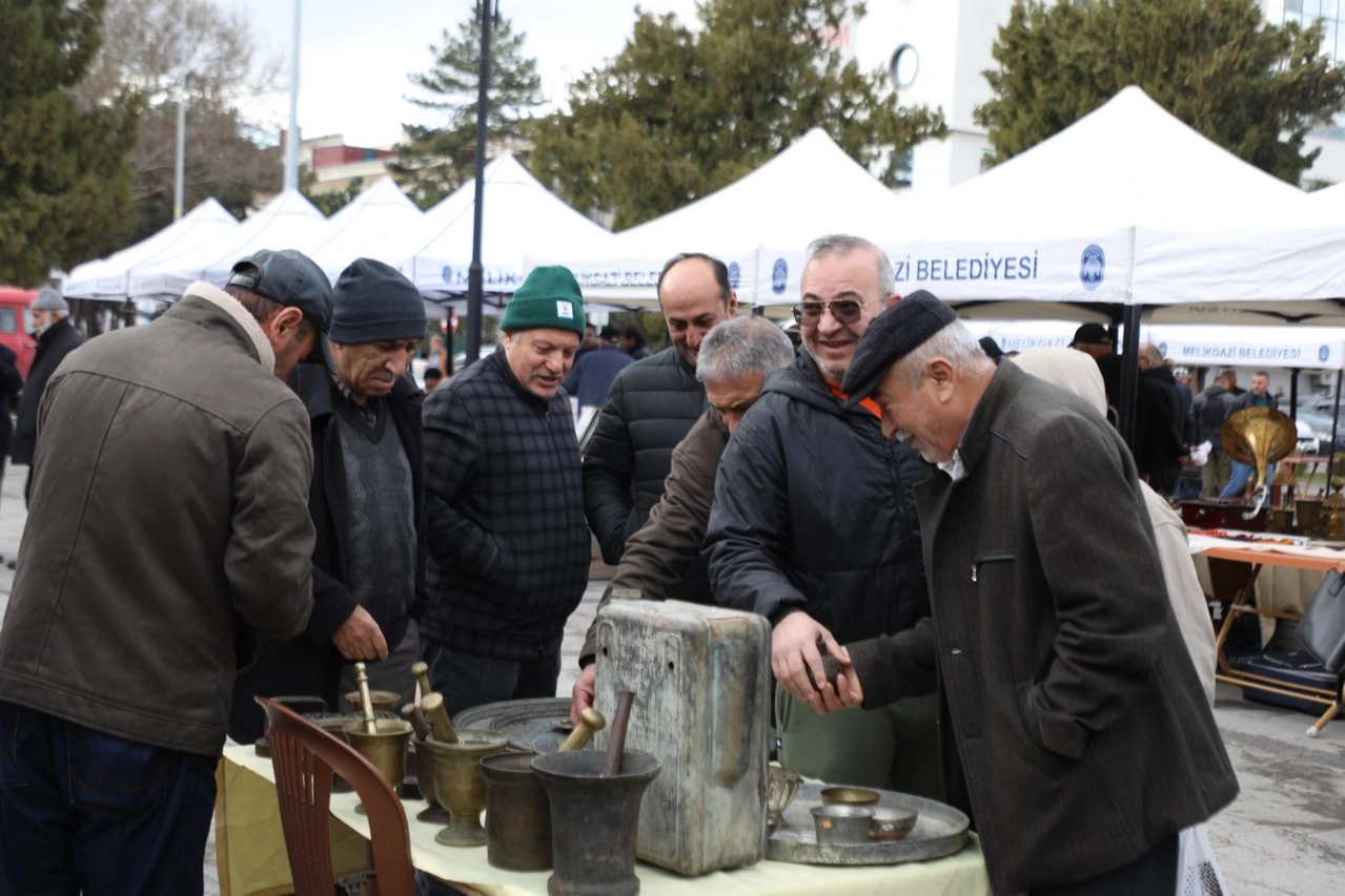 Melikgazi Antika Pazarı’nda Nostalji Rüzgarı