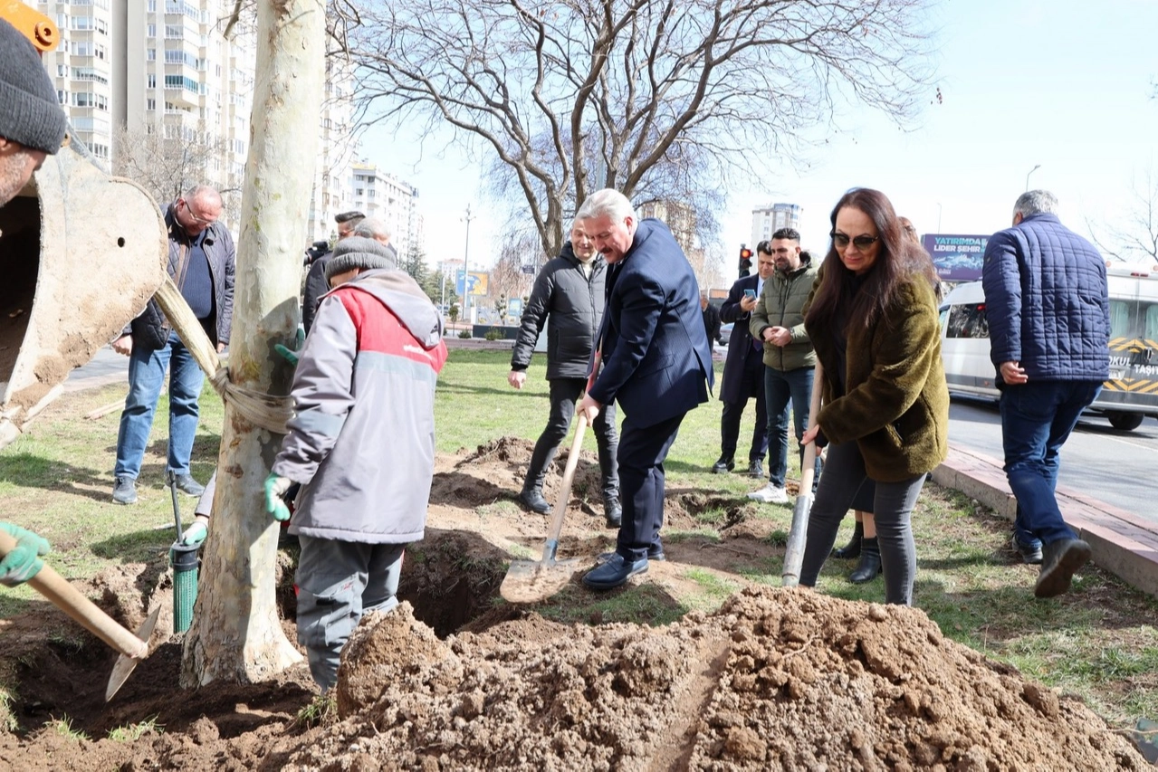Melikgazi’de Bahar, Ağaç Diktiyle Karşılandı!