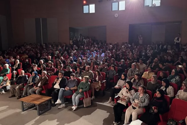 Çehovatör Tiyatro Oyunu