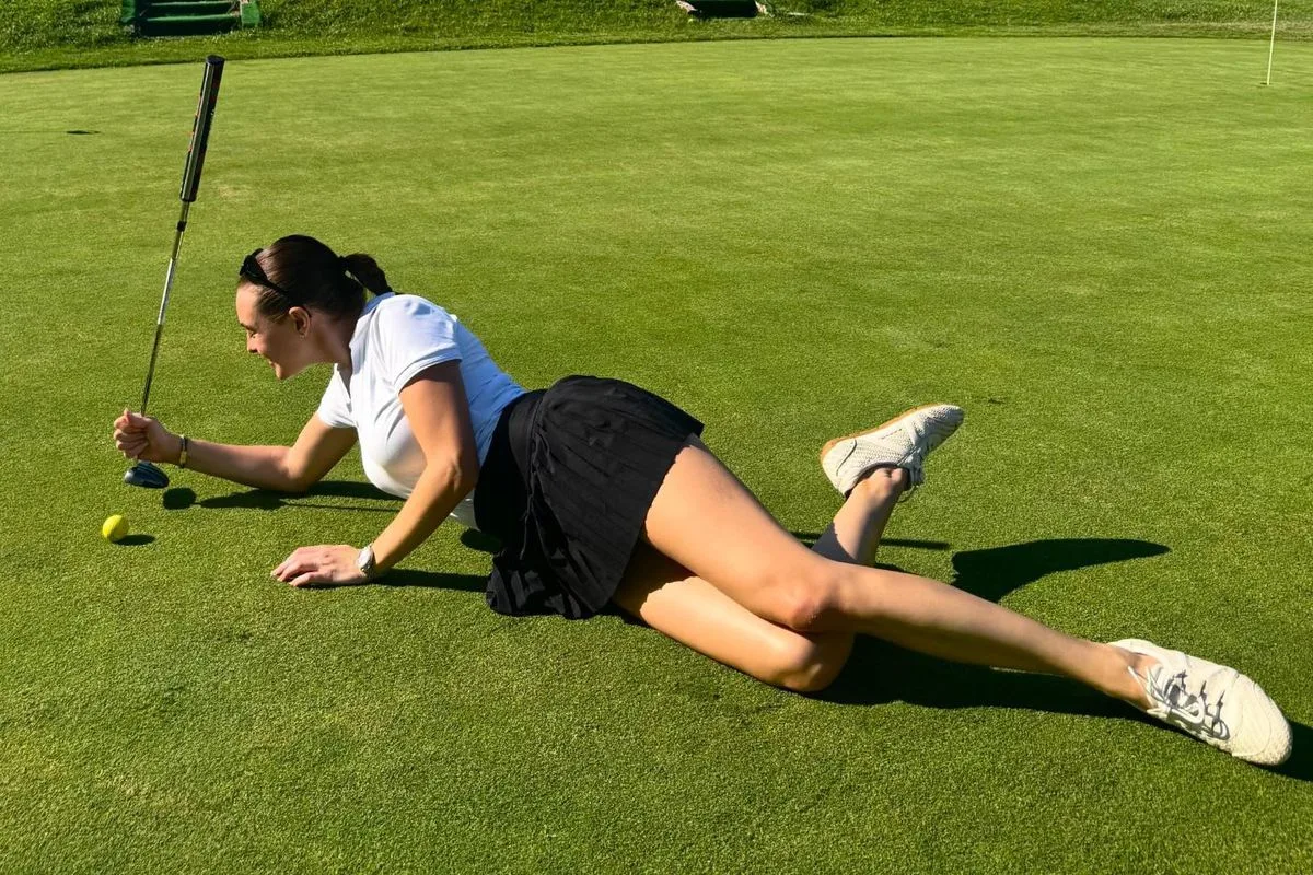 Melis Sezen, yeşil sahalarda golf yeteneklerini sergiliyor
