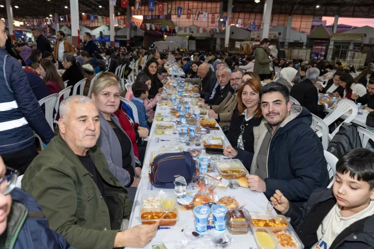 Menderes’te İftar Sofrası: Birlik ve Beraberlik Vurgusu