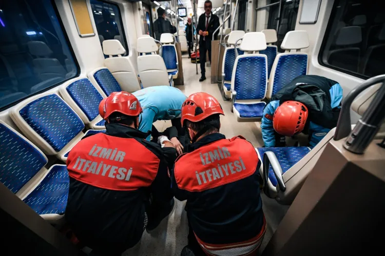 Menemen’de Deprem Tatbikatı: Raydan Çıkan Trene Müdahale
