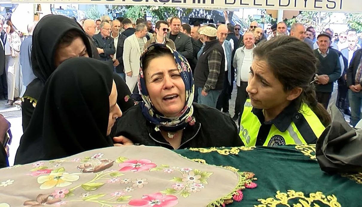 Menemen’de Özge Penbegül İçin Duygusal Cenaze Töreni