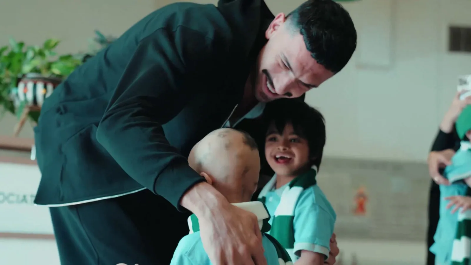 Merih Demiral’dan Örnek Davranış: Çocuklarla Buluştu