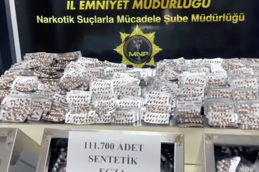 Mersin’de 111 Bin Sentetik Hap Ele Geçirildi!