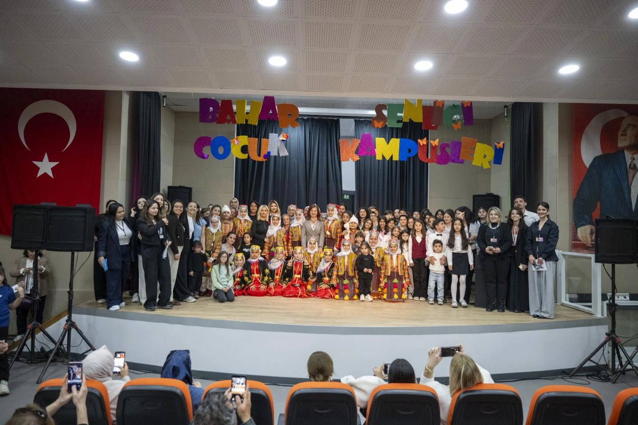 Mersin’de Bahar Şenliği’nde Çocukların Coşkusu