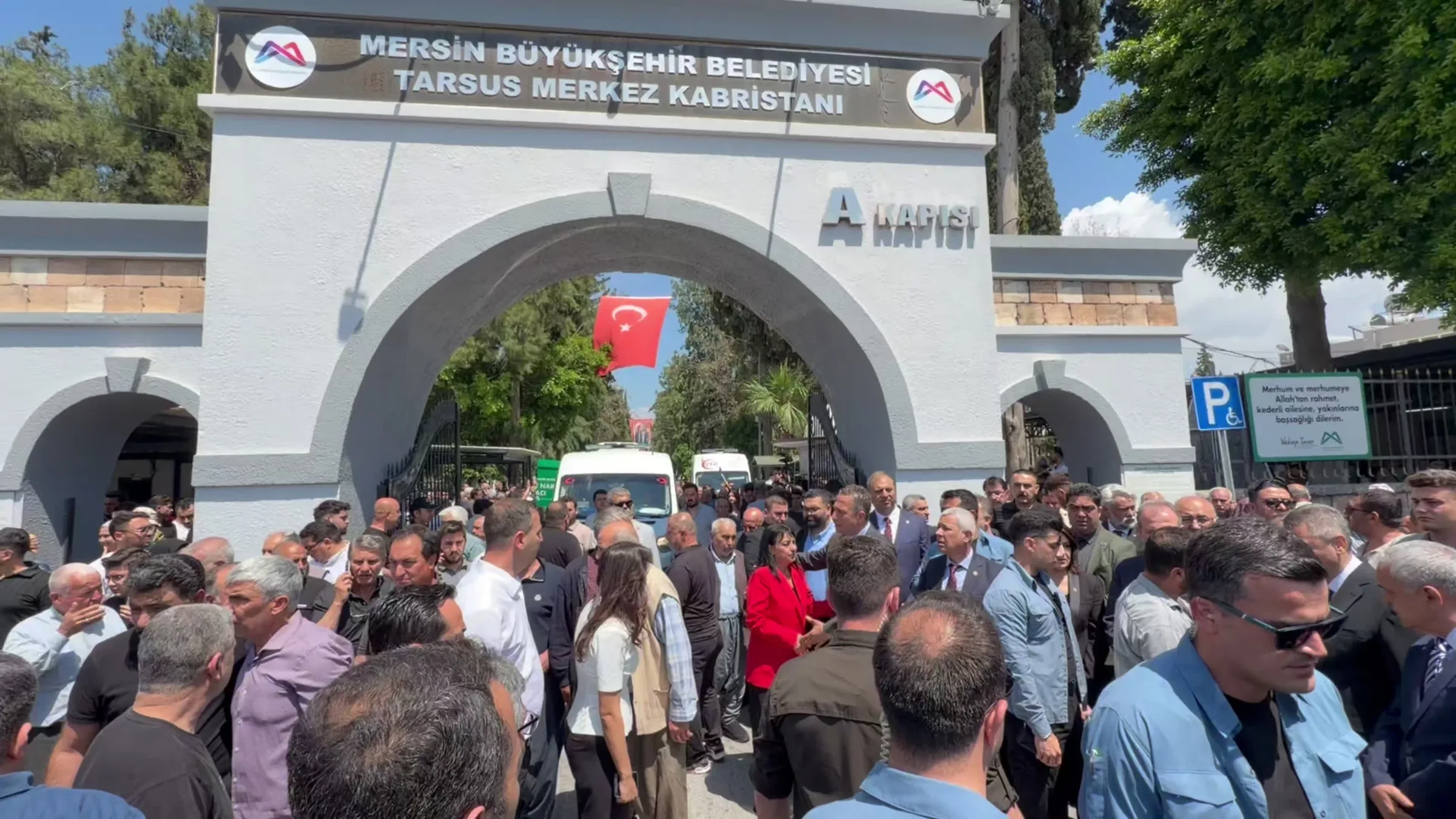 Mersin’de Cinayet Kurbanları İçin Cenaze Töreni