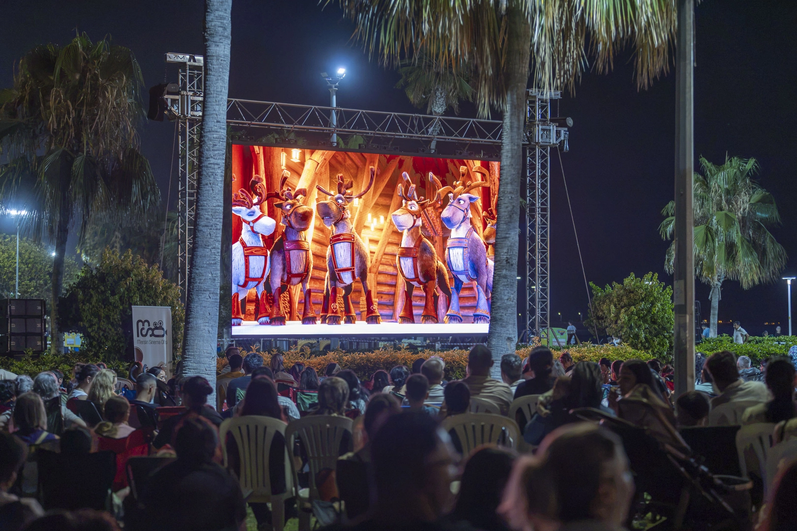 Mersin’de Çocuklara Açık Havada Sinema Keyfi!