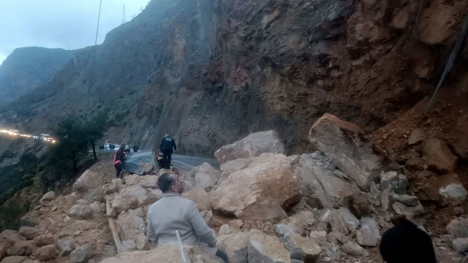 Mersin’de Heyelan: Kara Yolu Ulaşıma Kapandı!