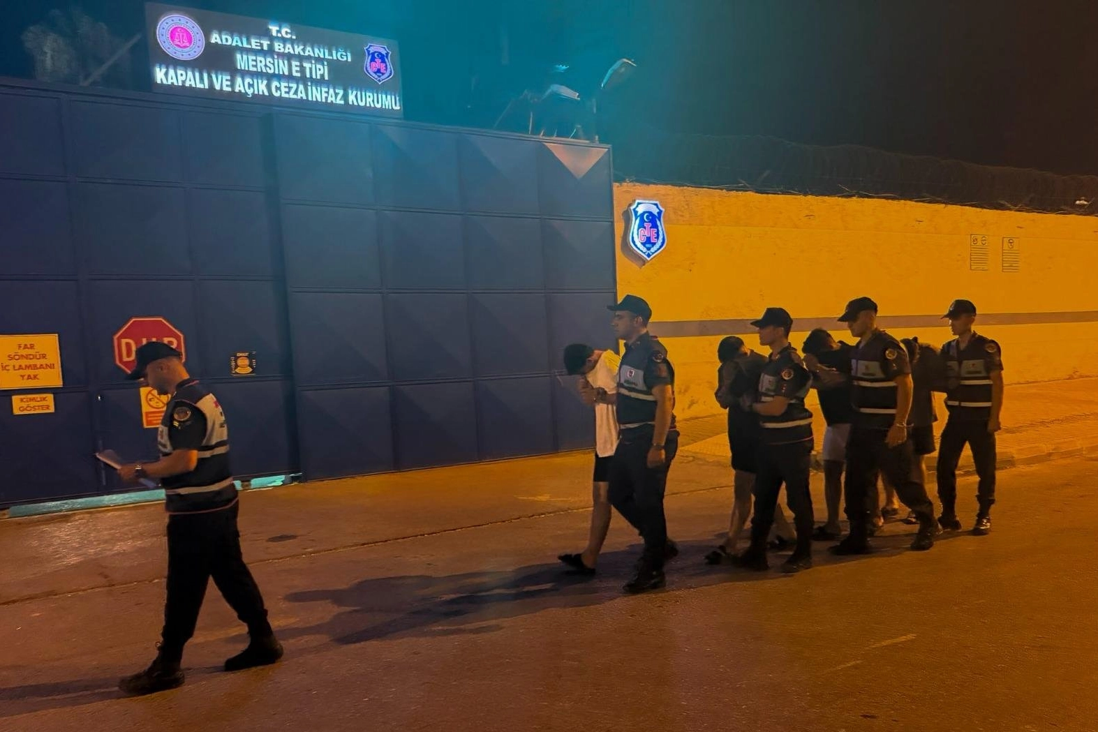 Mersin’de Polise Mukavemet Eden 4 Şüpheli Tutuklandı