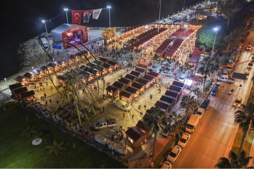 Mersin’de Yılbaşı Pazarı Coşkusu Tüm Şehri Sardı!