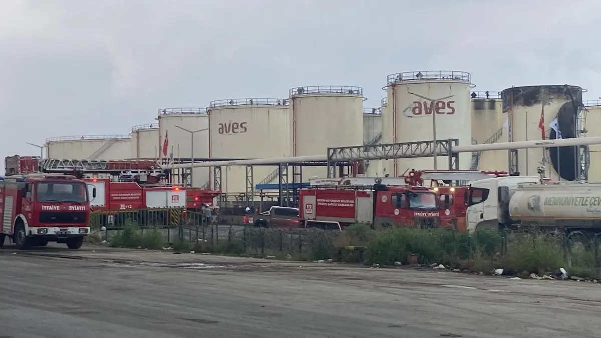 Fabrikadaki yakıt tankının patlama anı! İşçi 20 metreden düşerek hayatını kaybetti 2