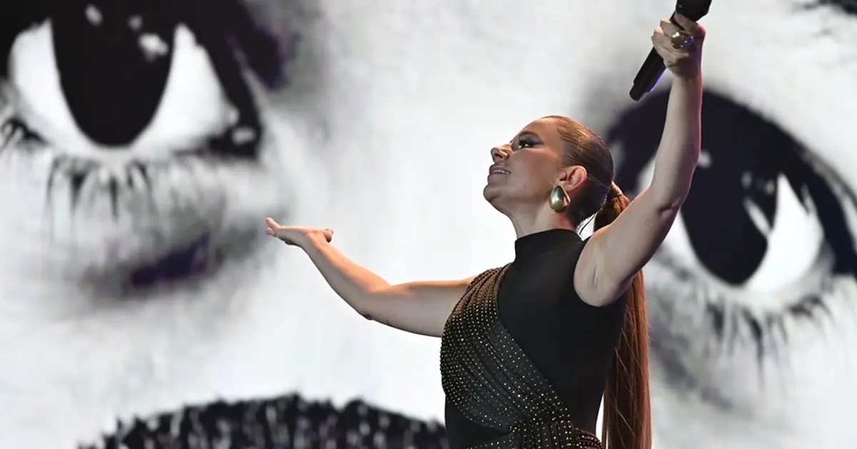 Merve Özbey, Festivalde Coşkuyla Sahne Aldı!