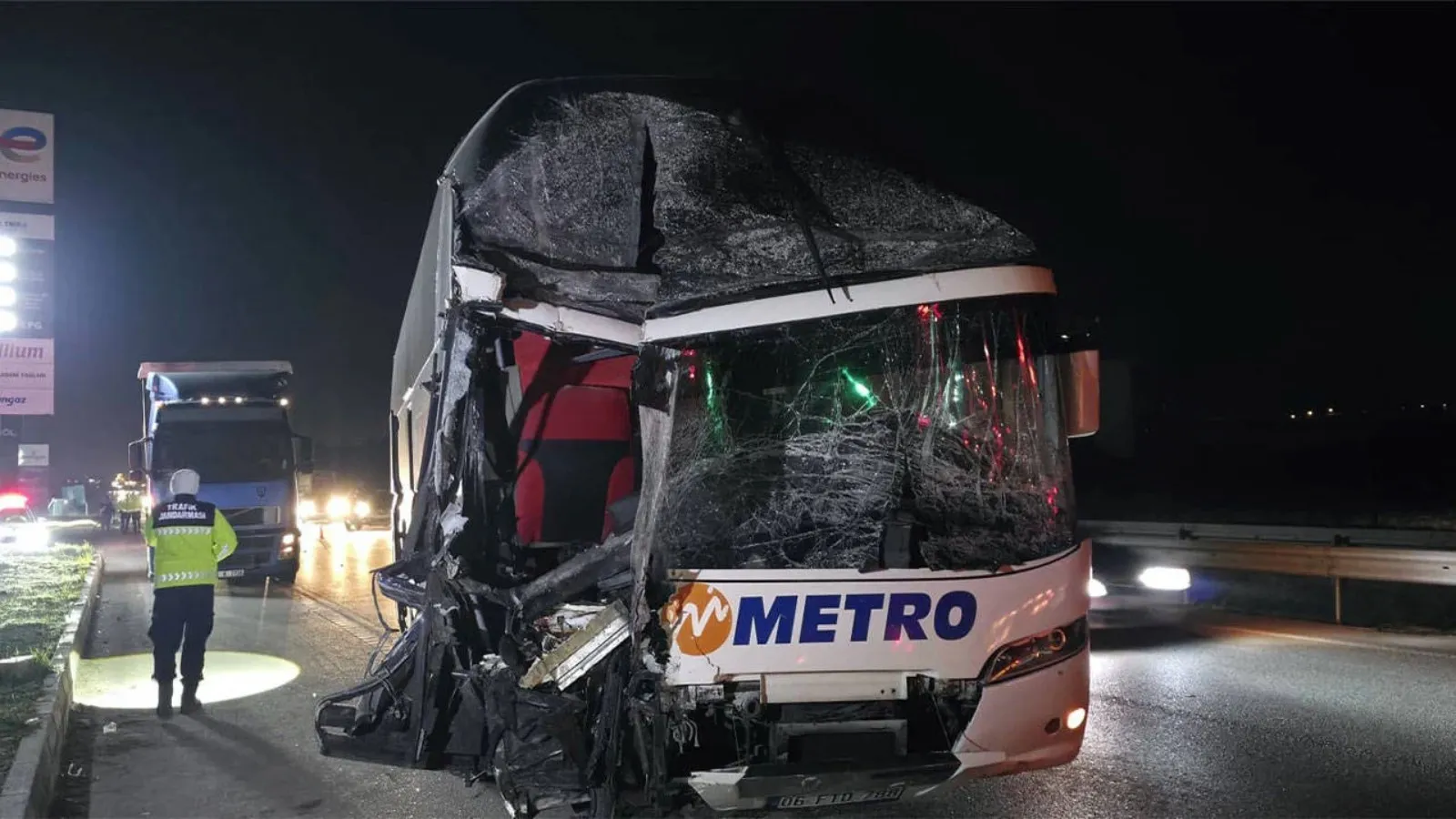 Merzifon’da otobüs-tır kazası: 11 yaralı!