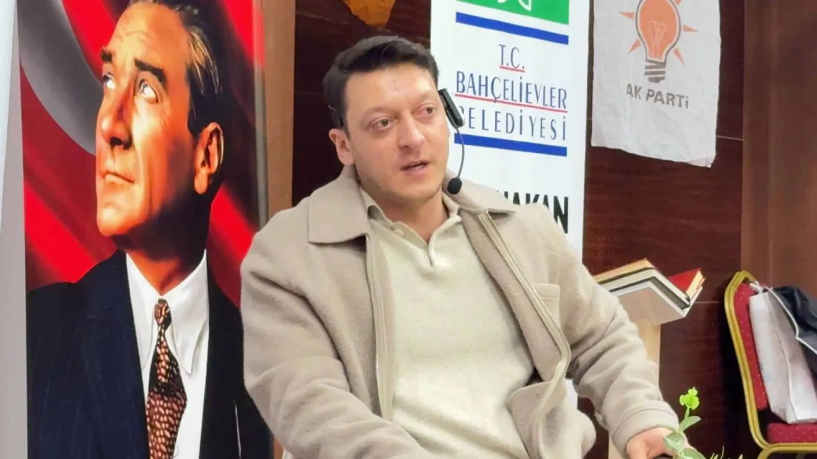 Mesut Özil’den Hakan Çalhanoğlu’na Galatasaray Çağrısı!