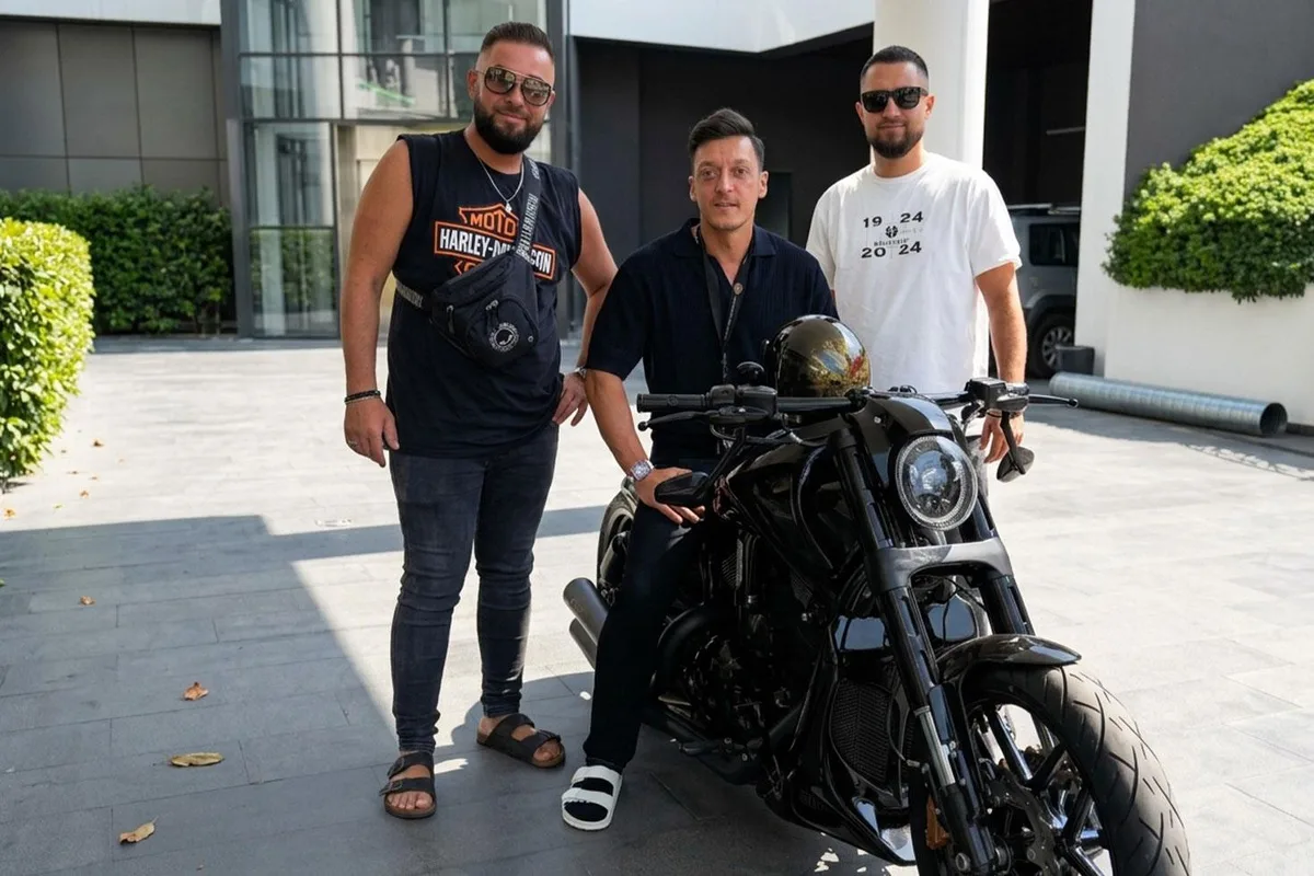 Mesut Özil, Kişisel Koleksiyonundaki Favori Motosikletini Satışa Çıkardı!