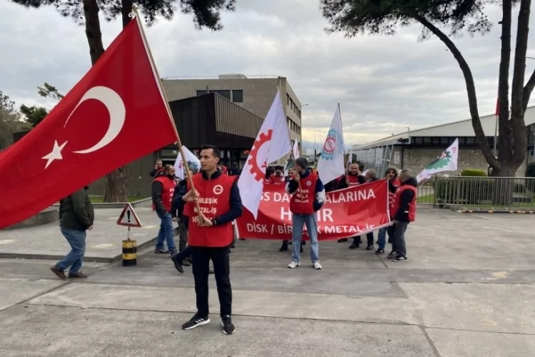 Metal İşçileri Bursa’da Toplu Sözleşme İçin Direnişte