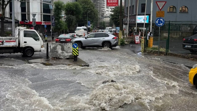 2 ile turuncu, 3 ile sarı kodlu uyarı: Metrekareye 75 kilogram yağış bekleniyor