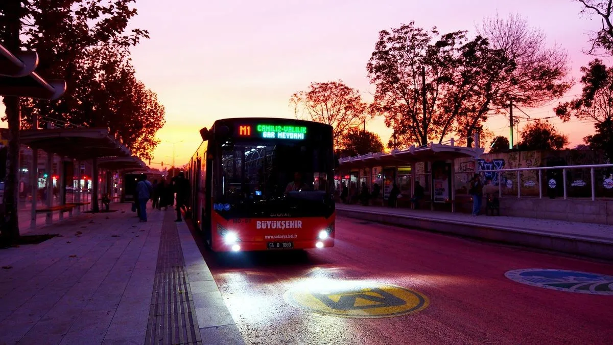 Metrobüs Hattı 1. Yılını Kutladı!