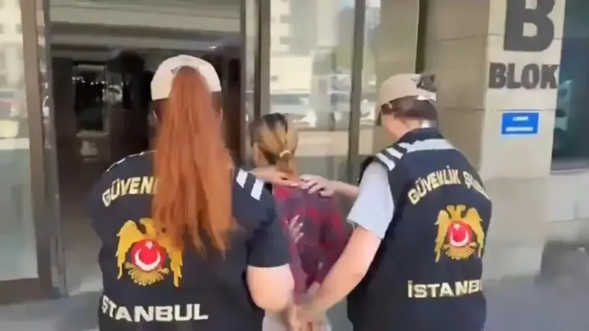 Metroda Skandal: Başörtülü Yolcuya Saldırı!