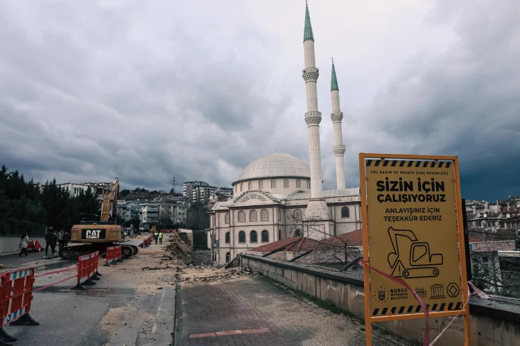 Mevlana Camii Çevresindeki Duvar Yenileniyor!