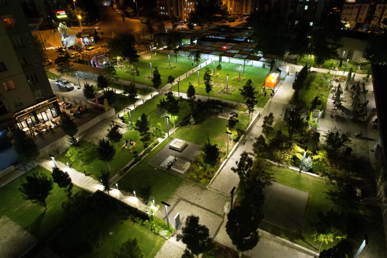 Mevlana Meydanı, Kayseri’de Işıl Işıl Yenilendi!