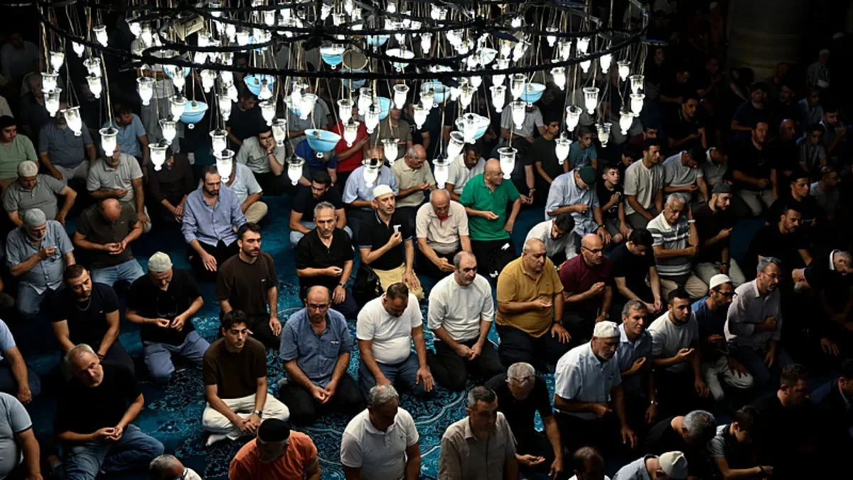 Mevlid Kandili’nde Cami ve Dualar İle Coşku Yaşandı