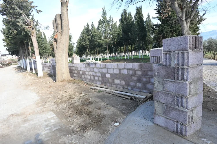 Mezarlık Duvarları Yenilendi, Güvenlik Artırıldı!