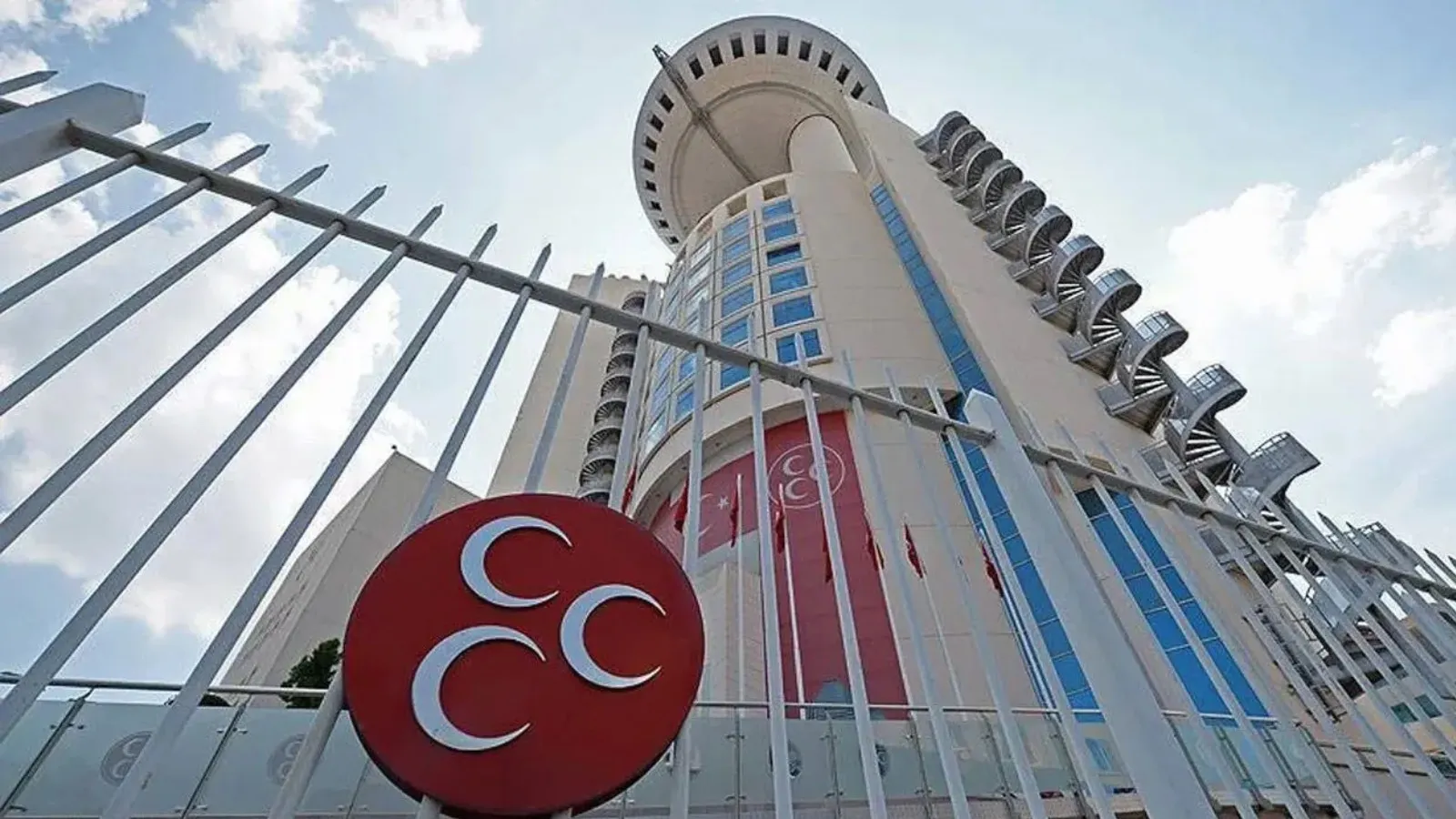 MHP’de Fesih Süreci Devam Ediyor: 11 İl Teşkilatı Kapandı