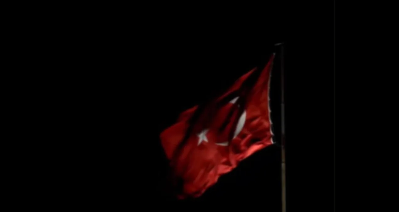 MHP’nin Ters Bayrak Paylaşımı Sosyal Medyayı Salladı!