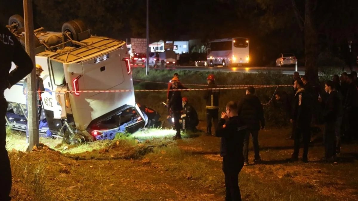 Midibüs Devrildi: 16 Infaz Memuru Yaralandı