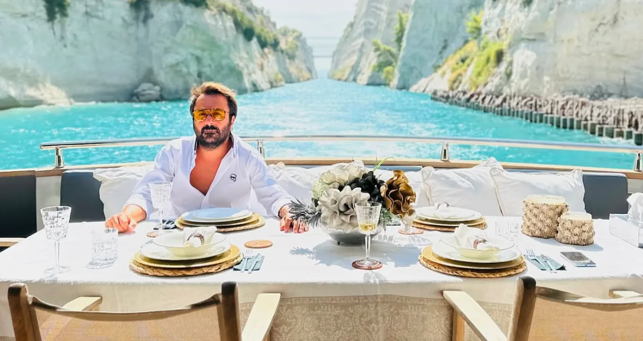 Mikonos’ta Skandal: İş İnsanı Eşini Darp Etti!
