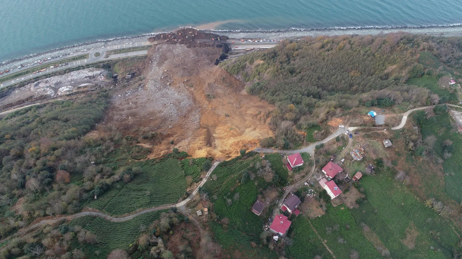 Mikro depremler heyelanları tetikliyor!