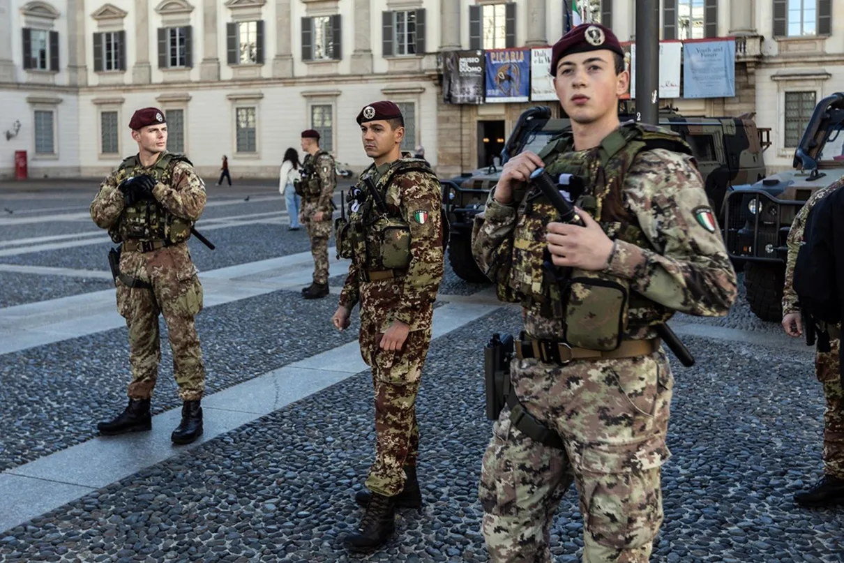 Milano’da Askeri Araçlar Güvenliği Sağlamak için Yerleştirildi