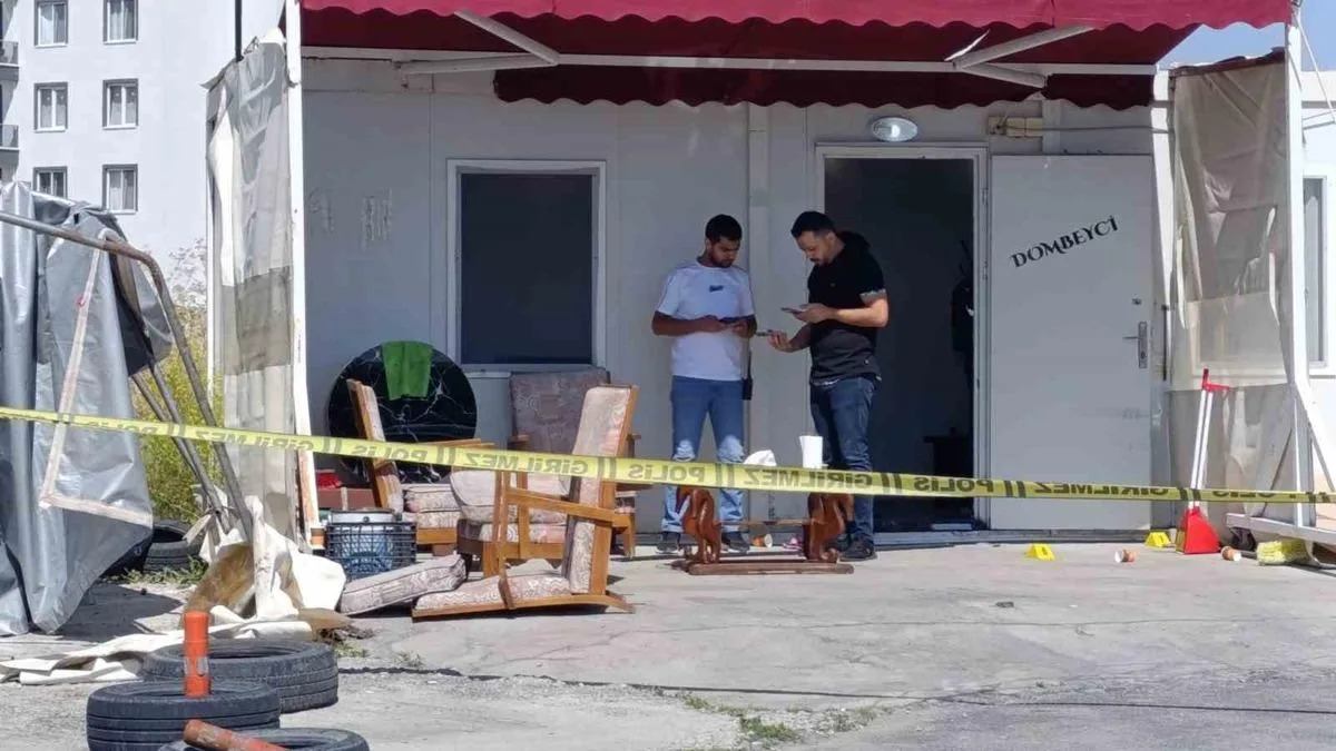 Minibüs Durağında Silahlı Kavga: 2 Yaralı!