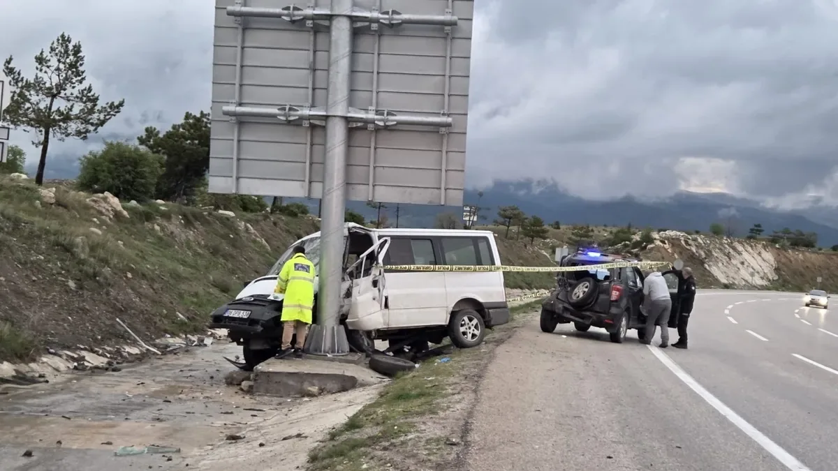 Minibüs Kazasında Sürücü Hayatını Kaybetti!