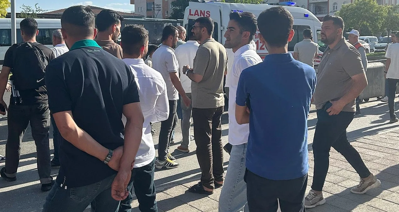 Minibüs Şoförleri Arasında Taşlı Sopalı Kavga!
