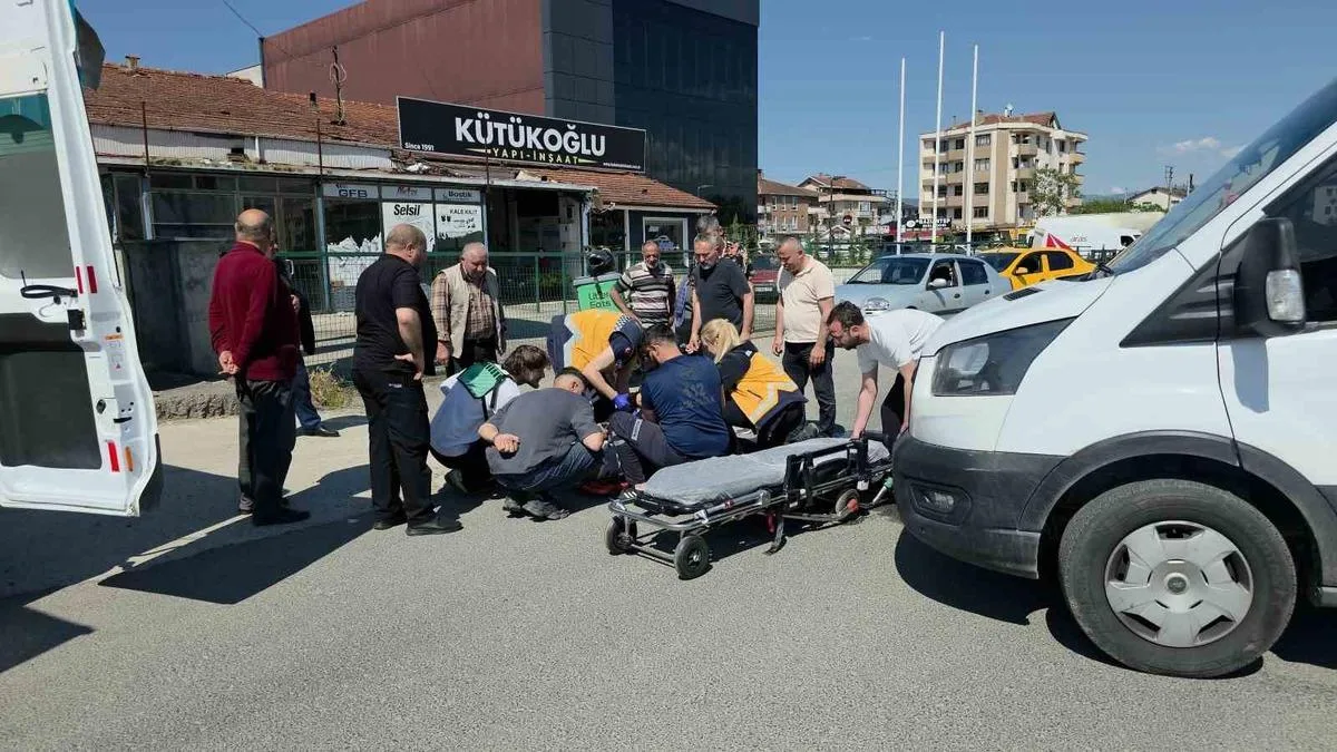 Minibüs ve Motosiklet Çarpıştı: Kaza Detayları!