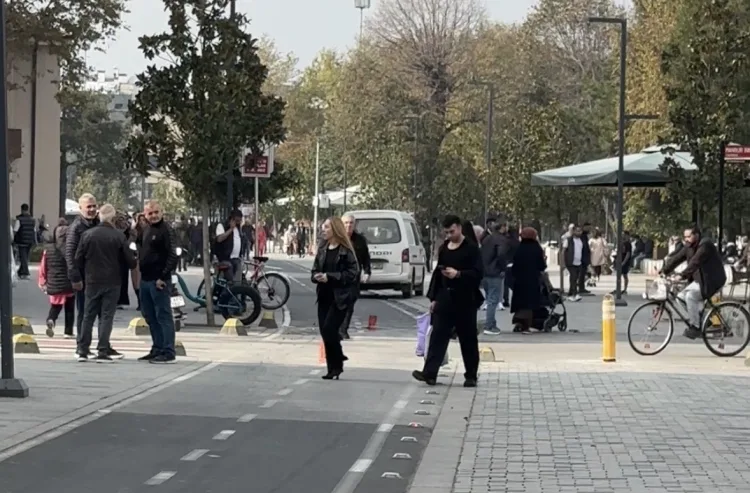 Minibüs Yayaların Arasında, Tepkiler Çığ Gibi!