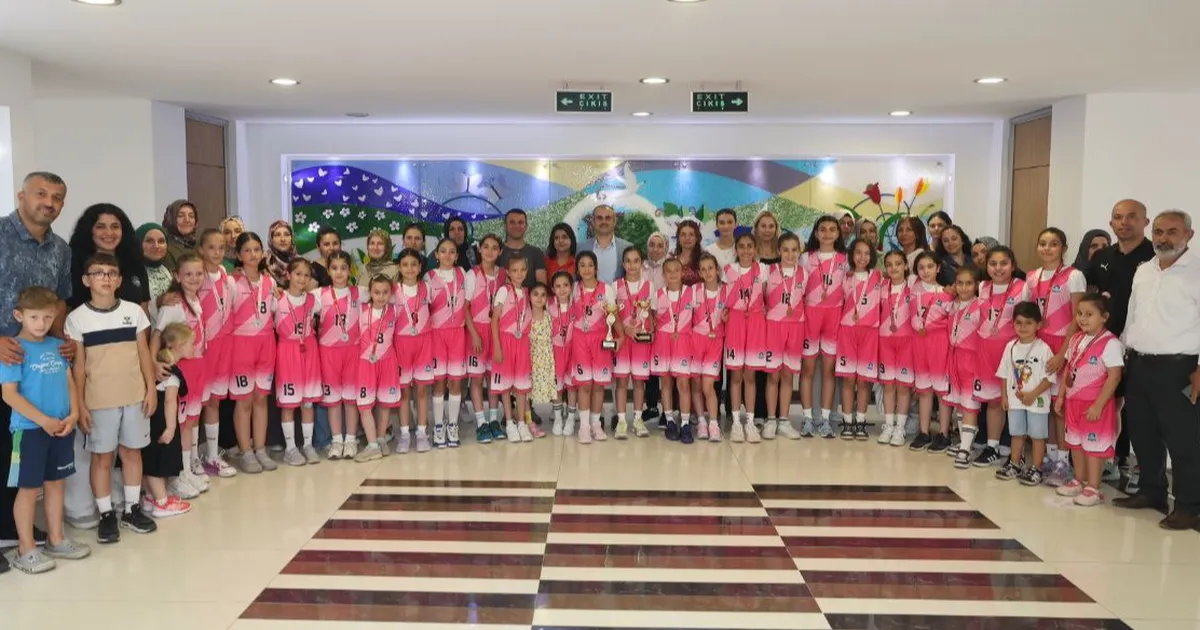 Minik Basketbolculara Başkan’dan Destek Ziyareti